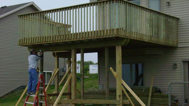 Custom Decks with Thelen Custom Home Builders